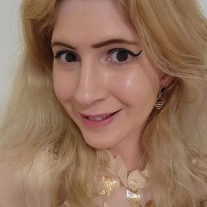 Meet your Posher, Bee